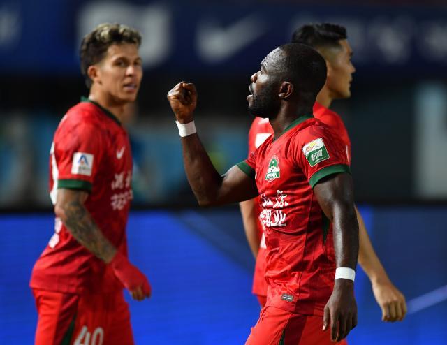 1755755990961016732.jpg (体育)(11)足球——中超:河南俱乐部酒祖杜康胜成都蓉城XxjpseC007492_20250614_PEPFN0A001.jpg